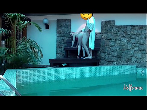 ❤️ Boss invitéiert Déngschtmeedchen an de Pool, mee konnt net engem waarm widderstoen ❤️❌ Porno fb bei eis